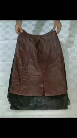 Throwback Threads: Vintage Y2K Leather Skirts Galore✨ (H-122)